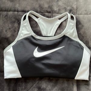 Adorable looking little sports bra, new without tags 🏷